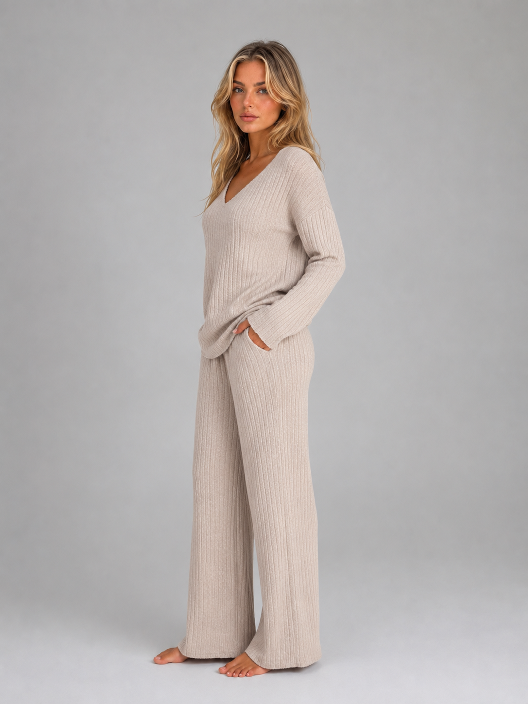 Feathorne Women's Poppy Knitted Lounge Set - back view